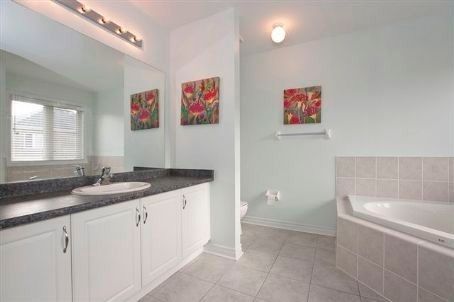 22 Rainbrook Clse, Brampton, L6R0K6 | Image 3