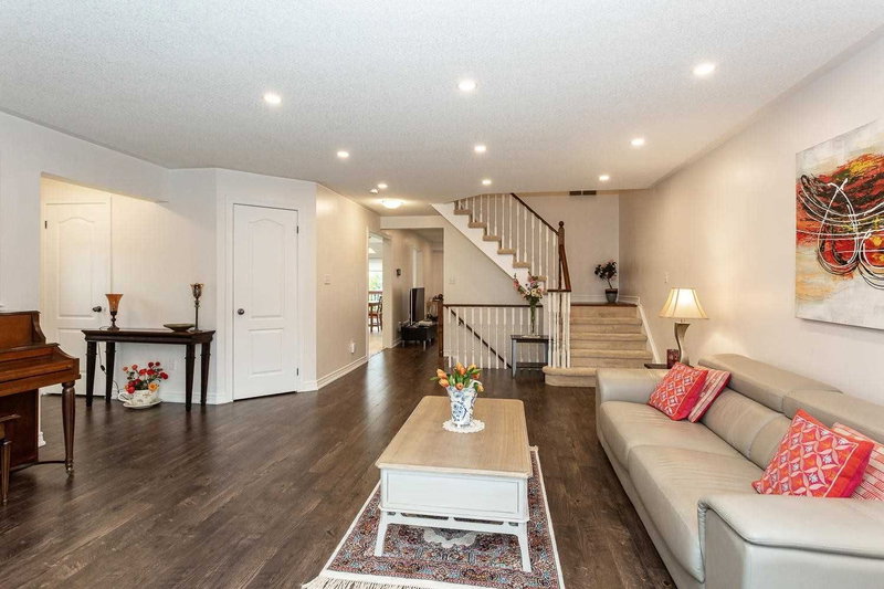 3064 Highbourne Cres, Oakville, L6M 5H1 | Image 3