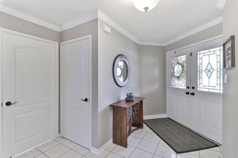 33 Hutton Cres, Caledon, L7C 1A3 | Image 3