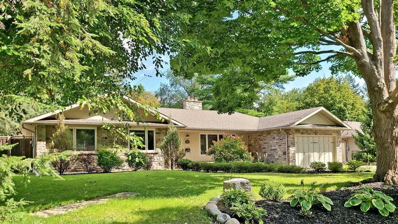 265 Woodland Dr, Oakville, L6J4W6 | Image 2