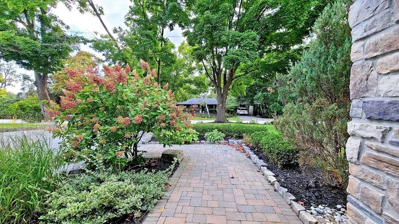 265 Woodland Dr, Oakville, L6J4W6 | Image 3