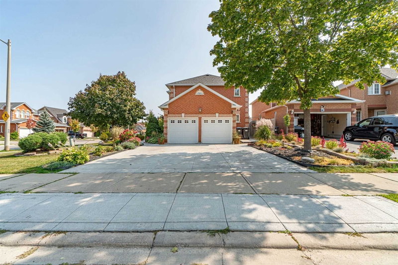 10 Colleyville St, Brampton, L7A1H3 | Image 2