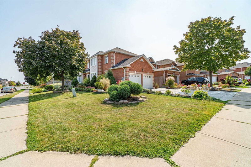 10 Colleyville St, Brampton, L7A1H3 | Image 3