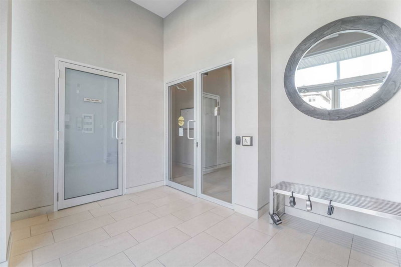 315 - 50 Sky Harbour Dr, Brampton, L6Y6B8 | Image 3