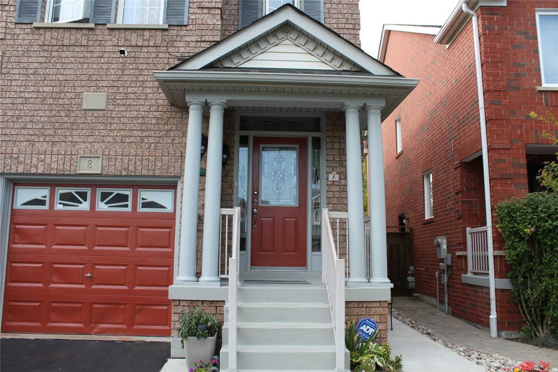 8 Oak Gardens Crt, Brampton, L6R2Y6 | Image 2