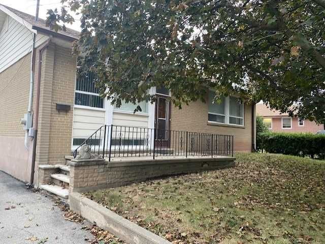 19 Maldaver Ave, Mississauga, L5M1W4 | Image 2