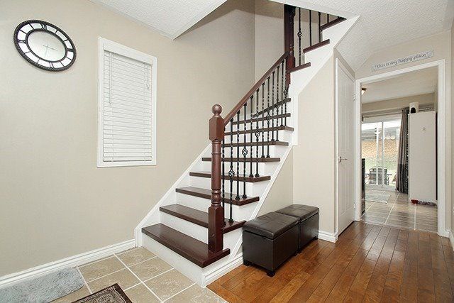 46 Nectarine Cres, Brampton, L6S5Z1 | Image 3