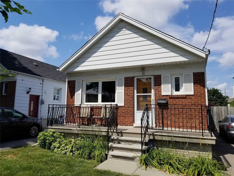 24 Braeburn Ave, Toronto, M9P2J3 | Image 2