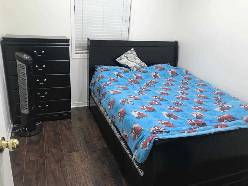 321 Aspendale Cres, Mississauga, L5W0E7 | Image 2