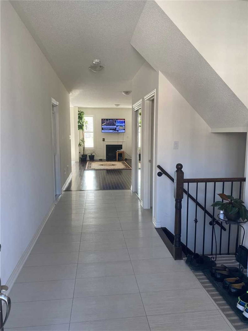 15 Germain Circ, Brampton, L6X5K2 | Image 2