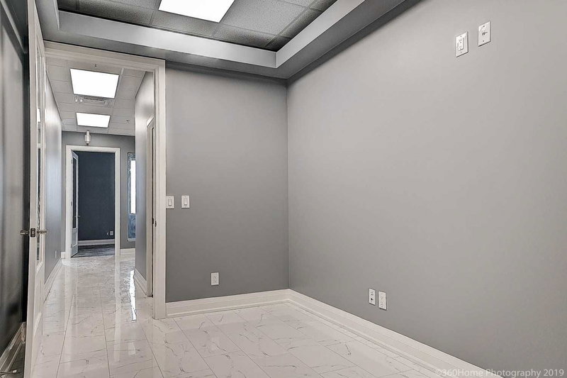 301 - 218 Export Blvd, Mississauga, L5S1Y9 | Image 3