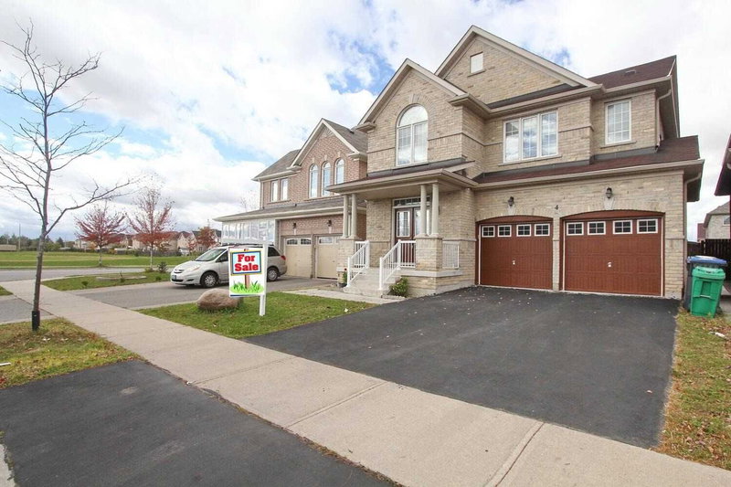 4 Fossil St, Brampton, L6P3G6 | Image 2