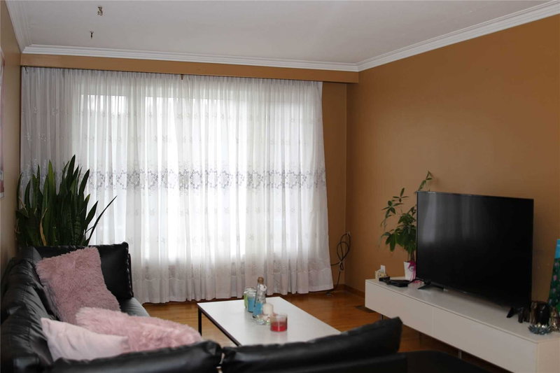 26 Dellbrook Cres, Toronto, M9L1E2 | Image 2