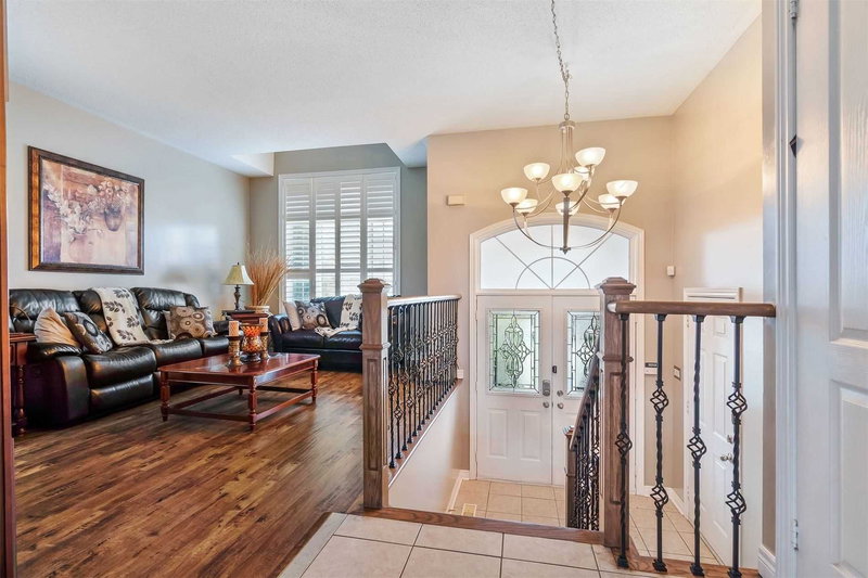 43 Donherb Cres, Caledon, L7C1E4 | Image 3