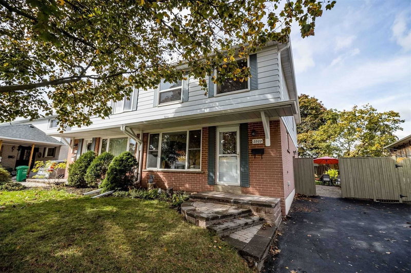 2802 Hollington Cres, Mississauga, L5K 1R9 | Image 2