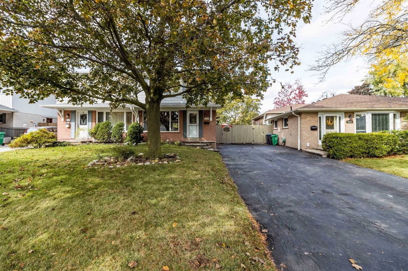 2802 Hollington Cres, Mississauga, L5K 1R9 | Image 3
