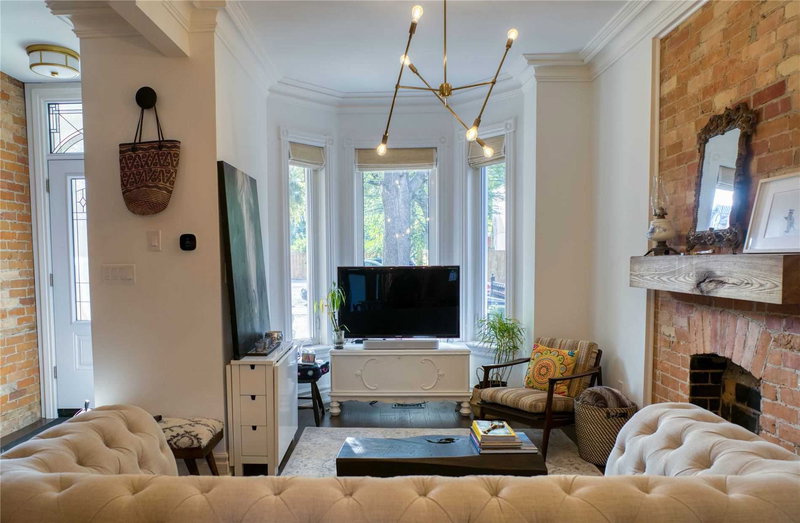 7 Gwynne Ave, Toronto, M6K2C2 | Image 3