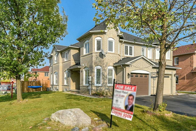 123 Oatfield Rd, Brampton, L6R1Y6 | Image 2