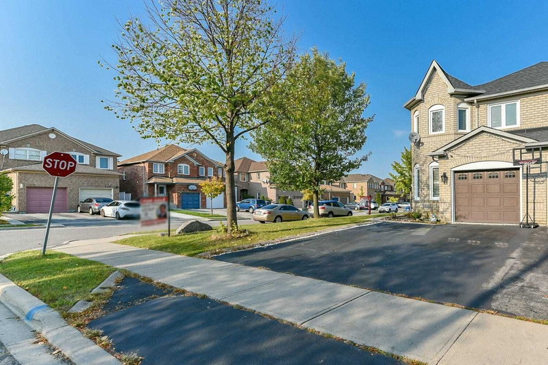 123 Oatfield Rd, Brampton, L6R1Y6 | Image 3