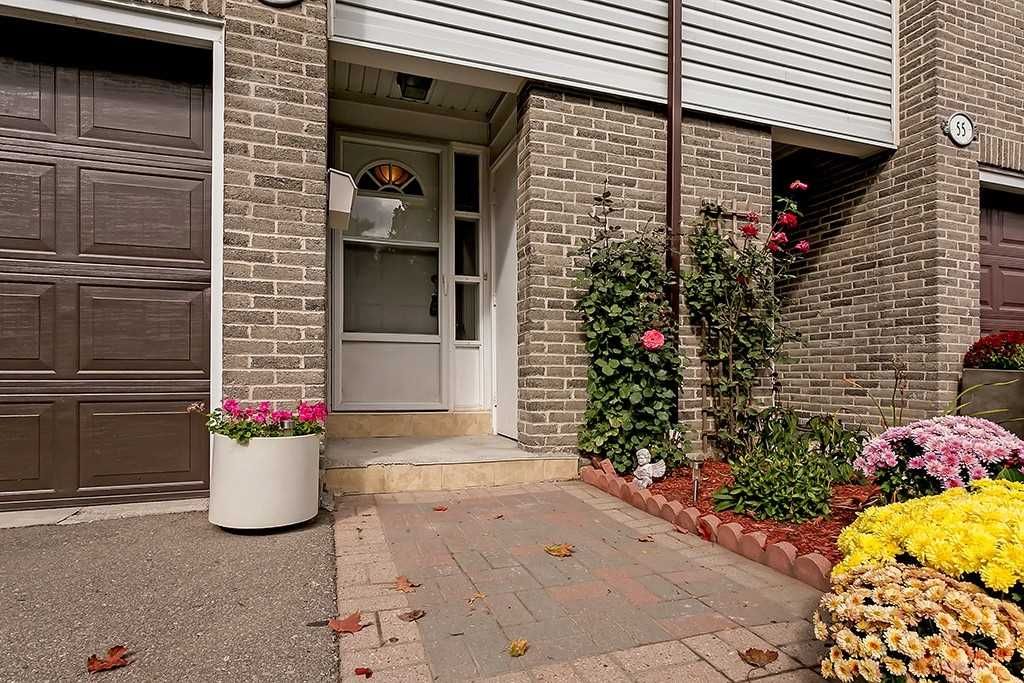 Townhouse sold at 54-2440 Bromsgrove Road, Mississauga, Clarkson, L5J4J7 - MLS: W4964432
