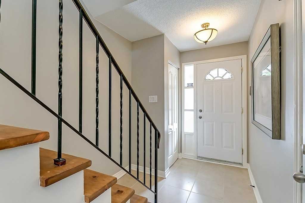 Townhouse sold at 54-2440 Bromsgrove Road, Mississauga, Clarkson, L5J4J7 - MLS: W4964432