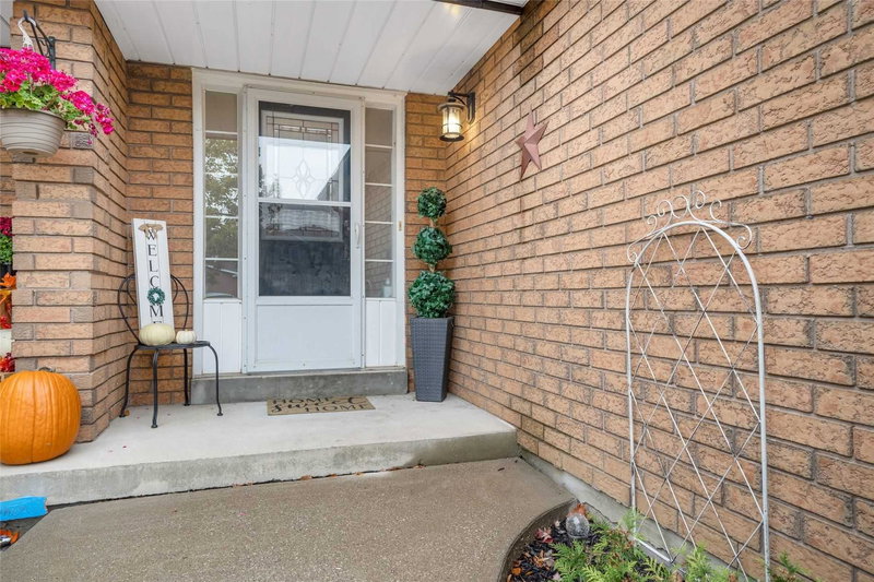 26 Flemington Dr, Caledon, L7C1B5 | Image 2