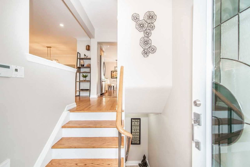 52 Decarie Circ, Toronto, M9B 3J2 | Image 3