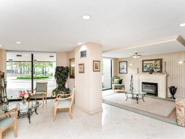 202 - 3700 Kaneff Cres, Mississauga, L5A4B8 | Image 3