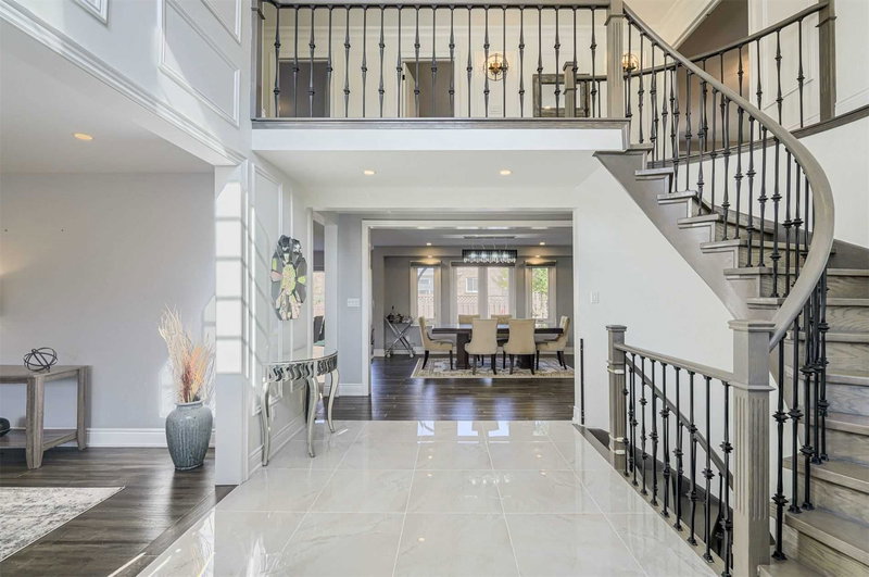 5683 Oldcastle Cres, Mississauga, L5M4X6 | Image 3