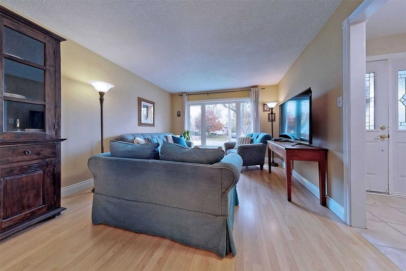 38 Pleasantview Ave, Brampton, L6X2N1 | Image 3