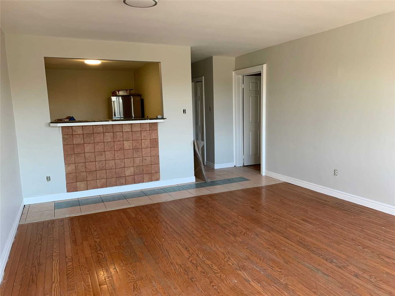 1018 Burnhamthorpe Rd E, Mississauga, L4Y2X6 | Image 3