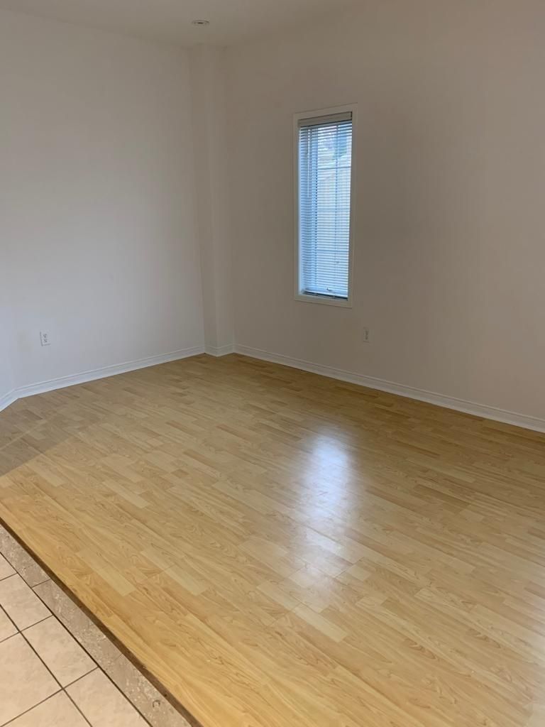 1 Crown Victoria Dr, Brampton, L7A3A2 | Image 3