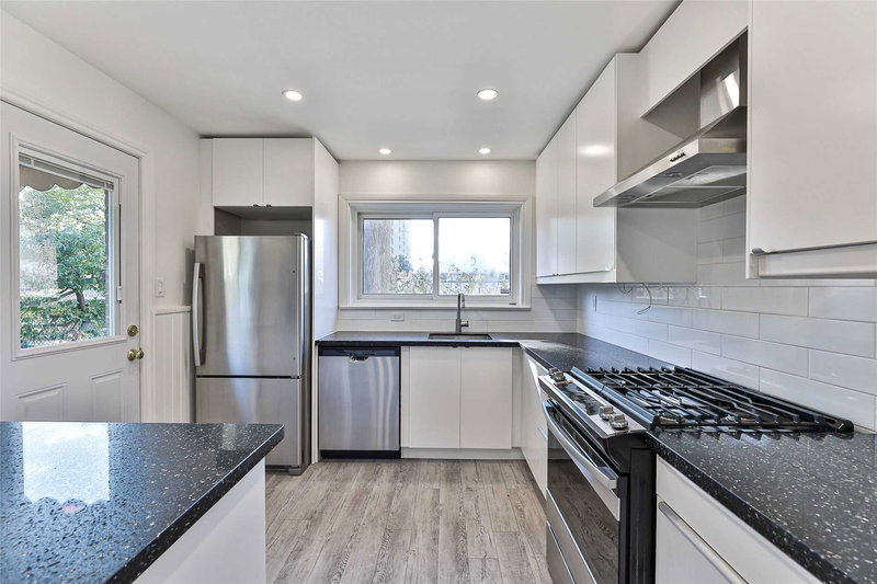 19 Dunsany Cres, Toronto, M9R3W7 | Image 2