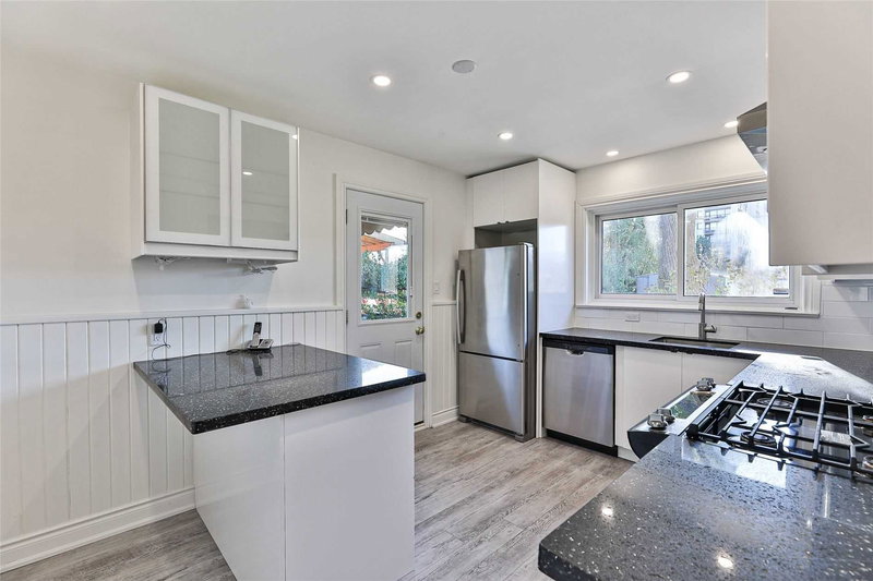 19 Dunsany Cres, Toronto, M9R3W7 | Image 3