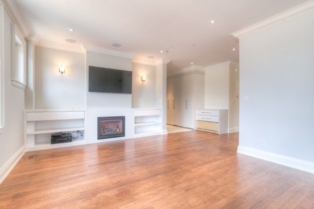 33 Cloverhill Rd, Toronto, M8Y1T1 | Image 3