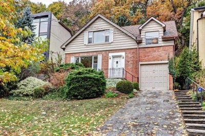 Detached House sold at 30 Dacre Crescent, Toronto, Ontario, M6S2W1 - High Park-Swansea - MLS: W4978498