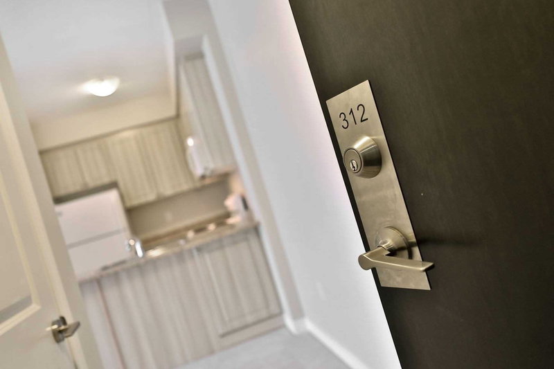 312 - 269 Georgian Dr, Oakville, L6H6V1 | Image 3