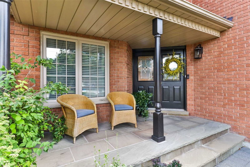 33 Hutton Cres, Caledon, L7C 1A3 | Image 3