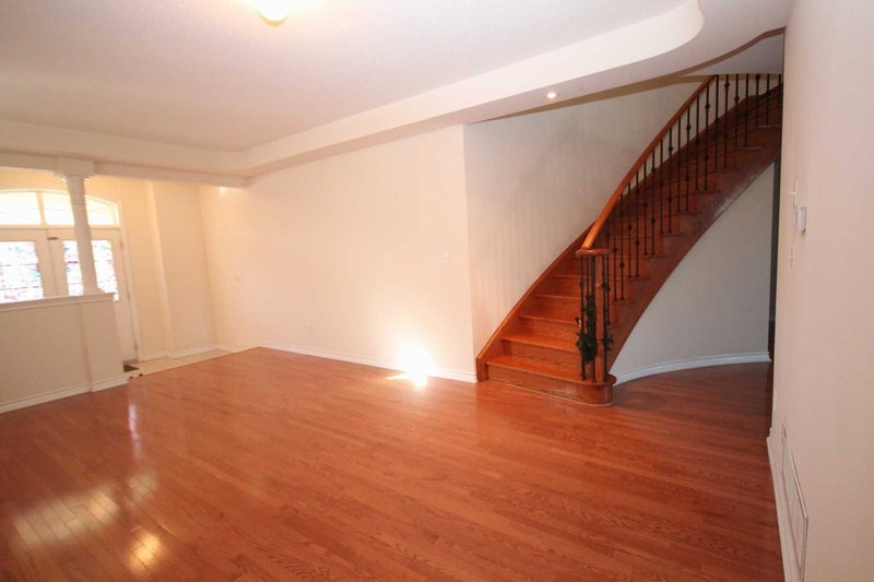 517 Fernforest Dr, Brampton, L6R0S8 | Image 2