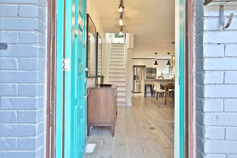 125 Kane Ave, Toronto, M6M3N1 | Image 2