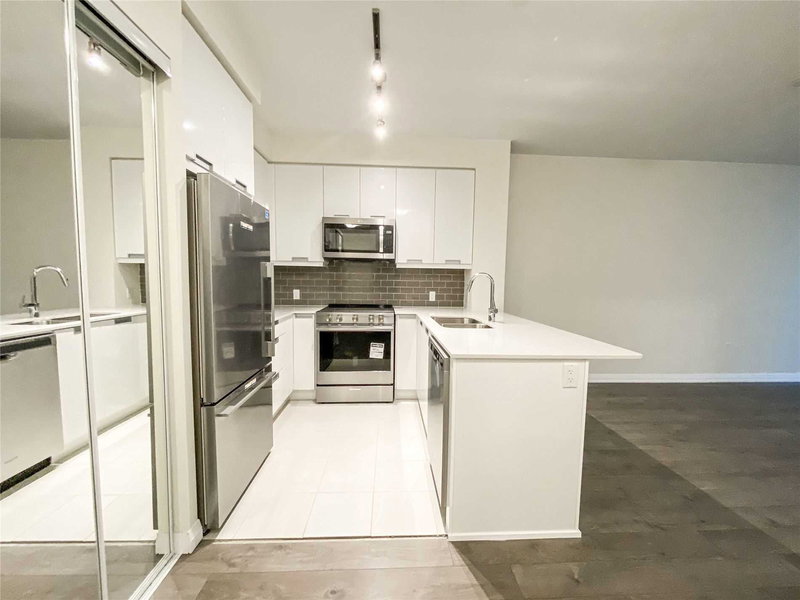 1501 - 65 Watergarden Dr, Mississauga, L5R1B2 | Image 2