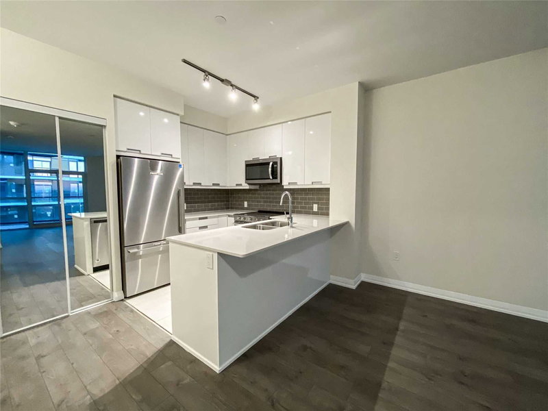 1501 - 65 Watergarden Dr, Mississauga, L5R1B2 | Image 3