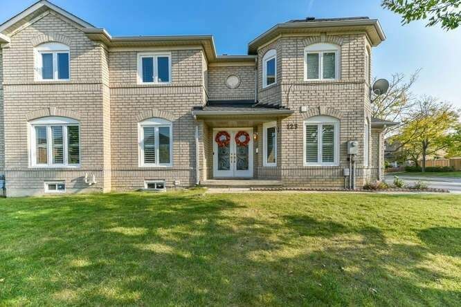 123 Oatfield Rd, Brampton, L6R1Y6 | Image 2