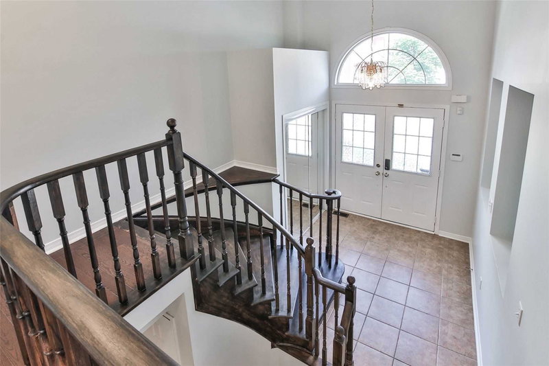 12 Homeview Rd, Brampton, L6P2L9 | Image 3