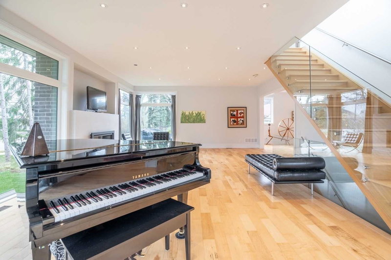 3279 Lakeshore Rd, Burlington, L7N1A7 | Image 3