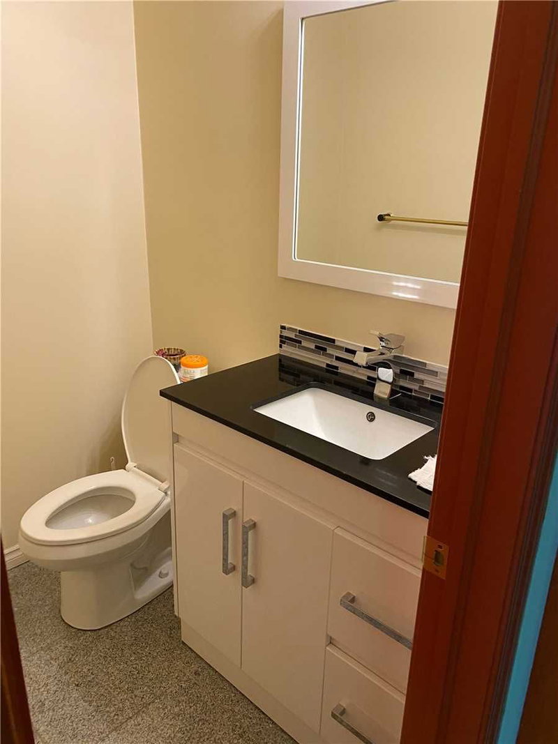 7256 Lancaster Ave S, Mississauga, L6P 3E8 | Image 3