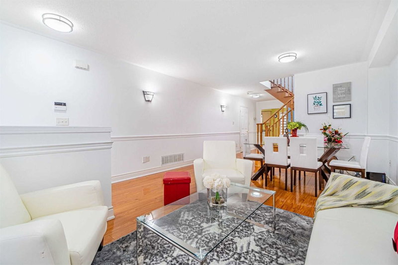 78 Starhill Cres, Brampton, L6R2W1 | Image 3