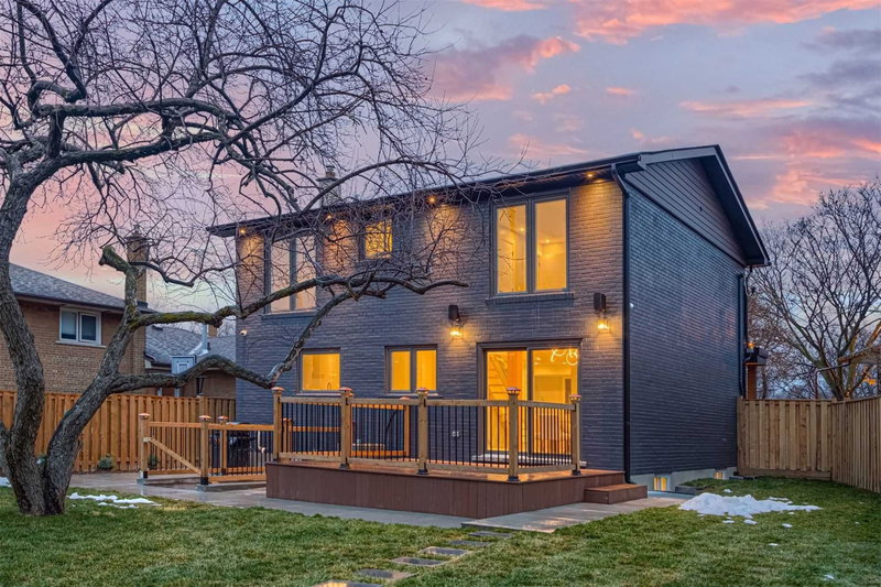 34 Rufford Rd, Toronto, M8W4V6 | Image 3