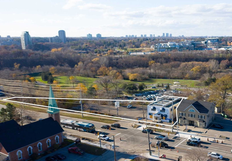 1563 Dundas St W, Mississauga, L5C 1E3 | Image 2