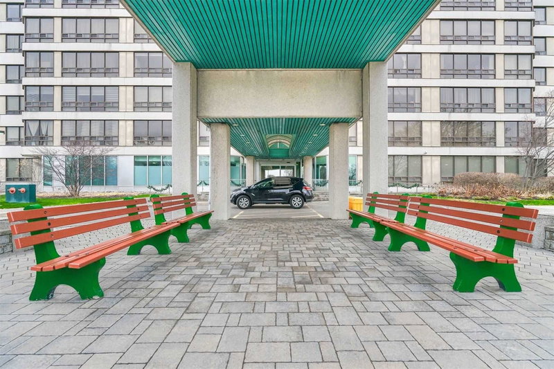 402 - 330 Mill St S, Brampton, L6Y3V3 | Image 2